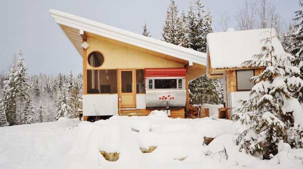 Tin Poppy Cabin during the winter.