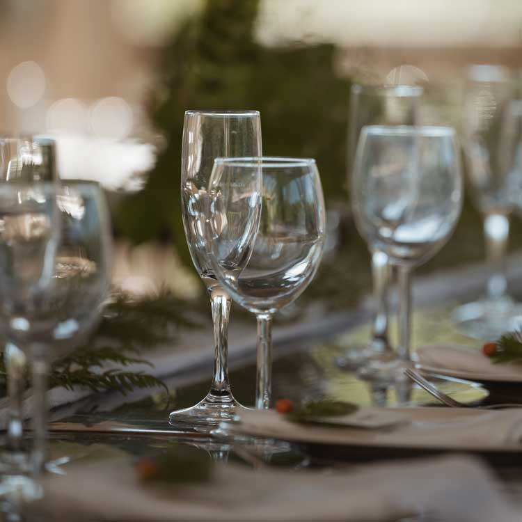 Popup wedding table decor at Tin Poppy Retreat.