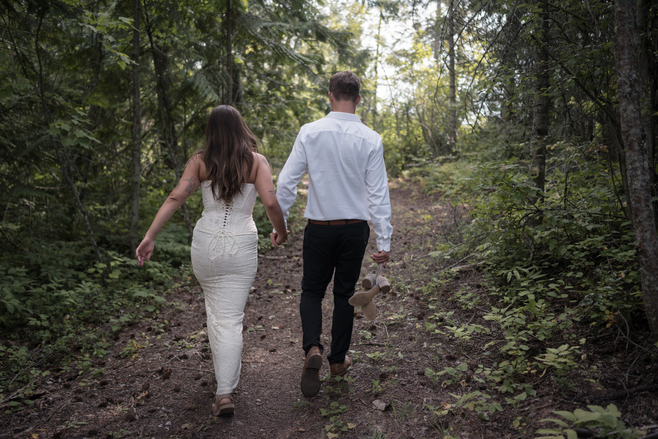 bride and groom tin poppy trails.