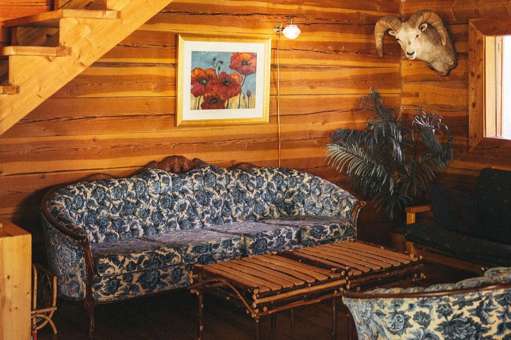 The lounge at Violet Cabin near Salmon Arm, BC.